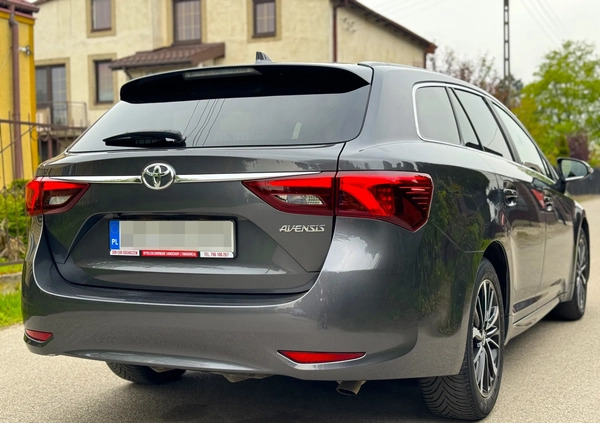 Toyota Avensis cena 59999 przebieg: 123400, rok produkcji 2018 z Knurów małe 704